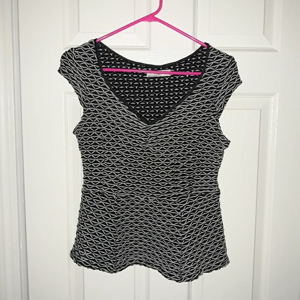 Cute black/cream top